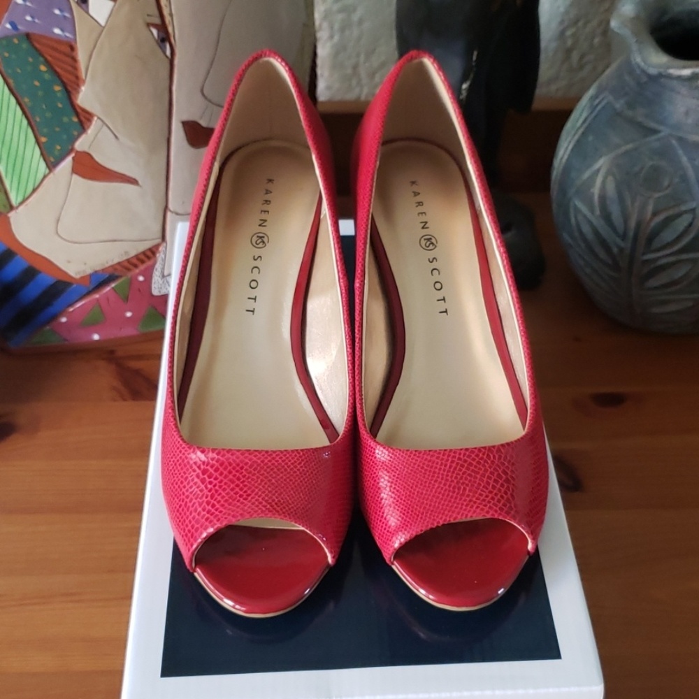 NWOT Karen Scott Open Toe Shoes